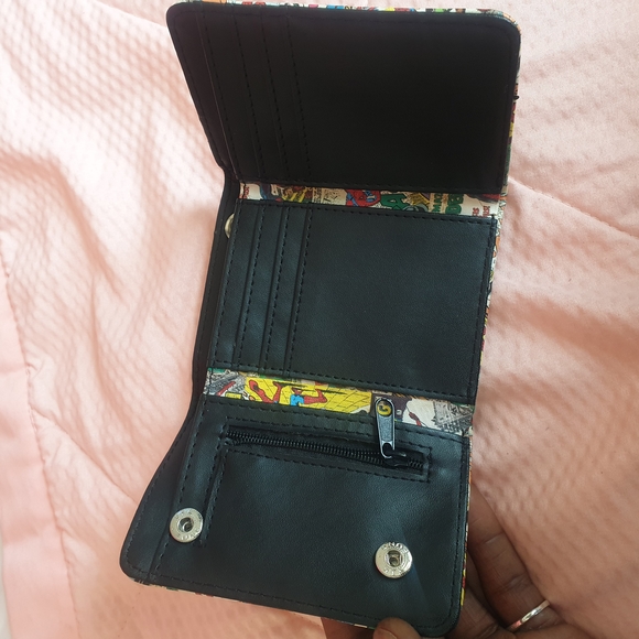 Marvel Colorful Comic Wallet - Picture 4 of 4